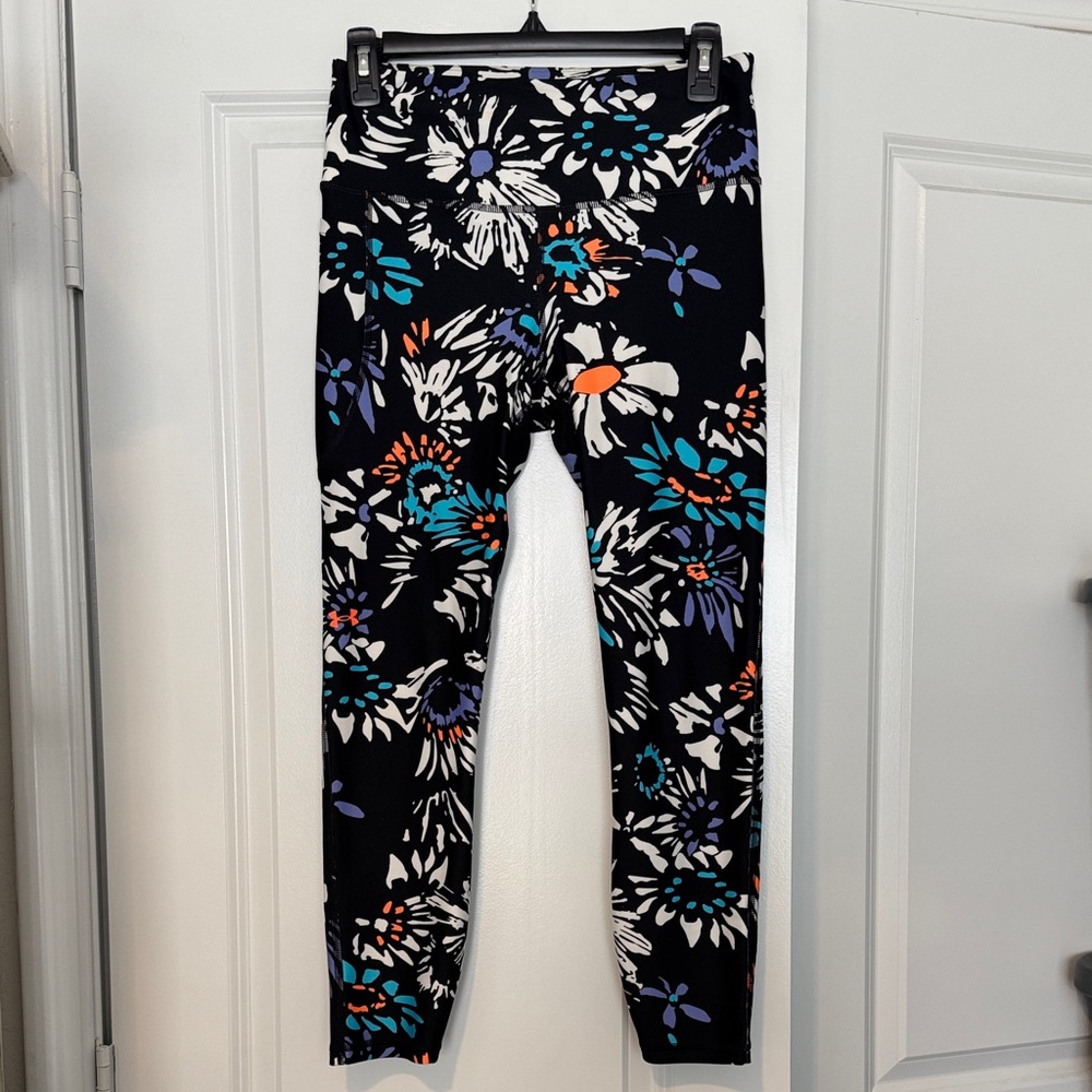 Under Armour 7/8 Black and White Floral Compression Leggings.